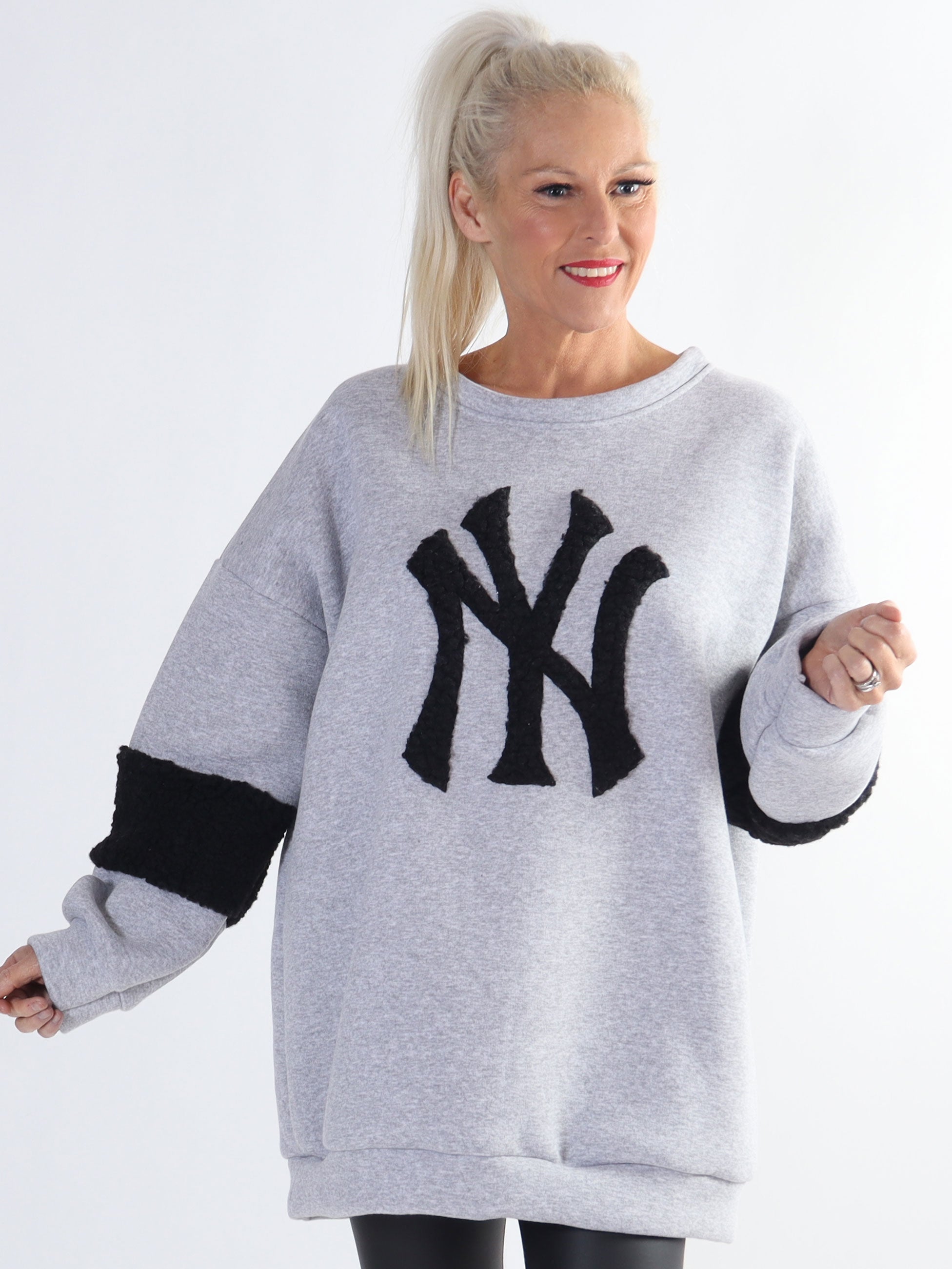 Fenya - Sweatshirt i stor storlek med detaljer i mjuk plysch